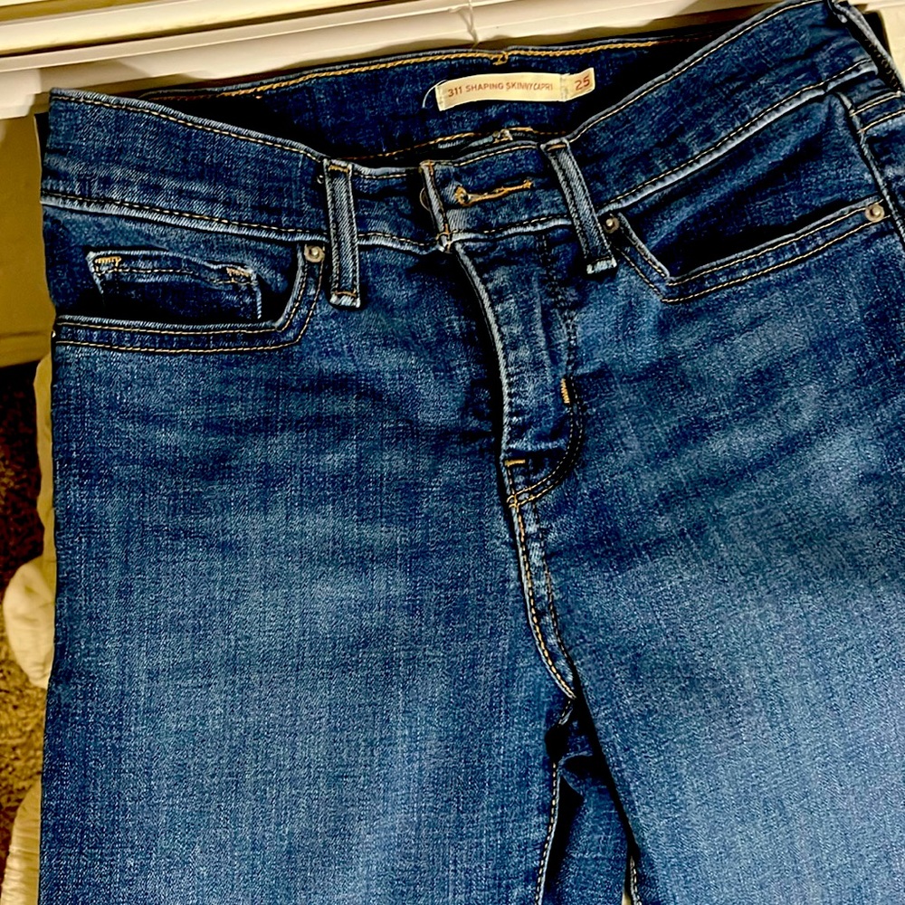 Levi capris 311 size 25